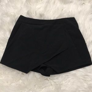 Black skort